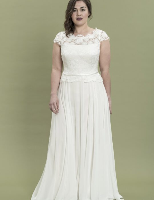 brautkleid-thereseundluise-karen-curve-uboot-ausschnitt-blütenspitze-georgette