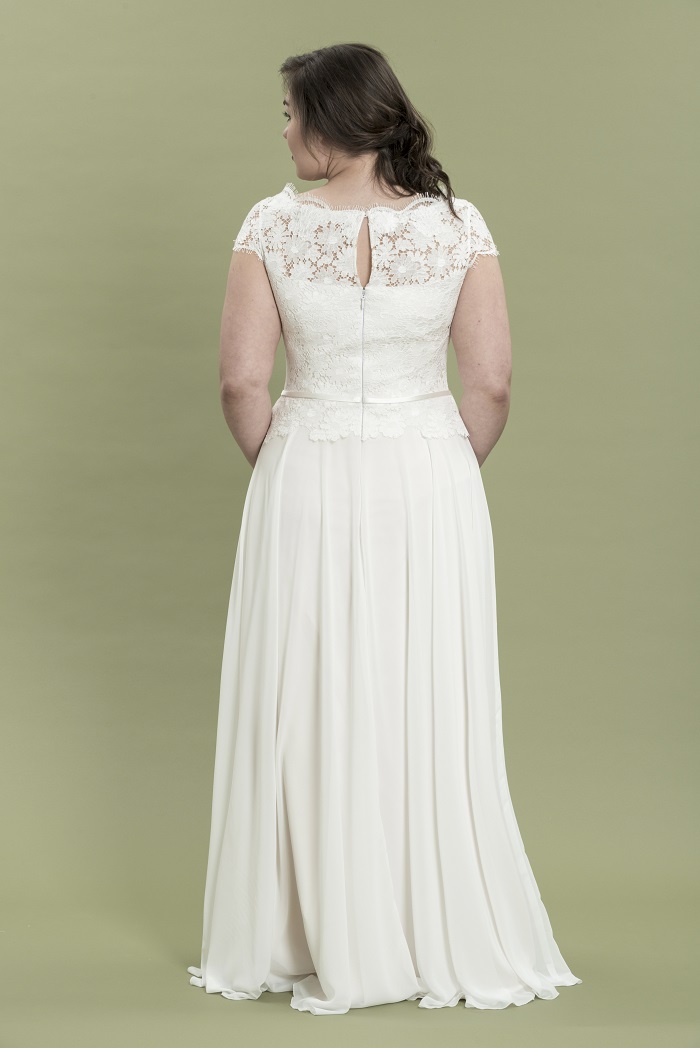 brautkleid-thereseundluise-karen-curve-uboot-ausschnitt-blütenspitze-georgette