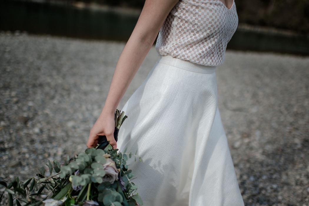 thereseundluise-brautkleid-für-ältere-bräute-schnitt-und-material2 thereseundluise-brautkleid-für-ältere-bräute-regionale-materialien
