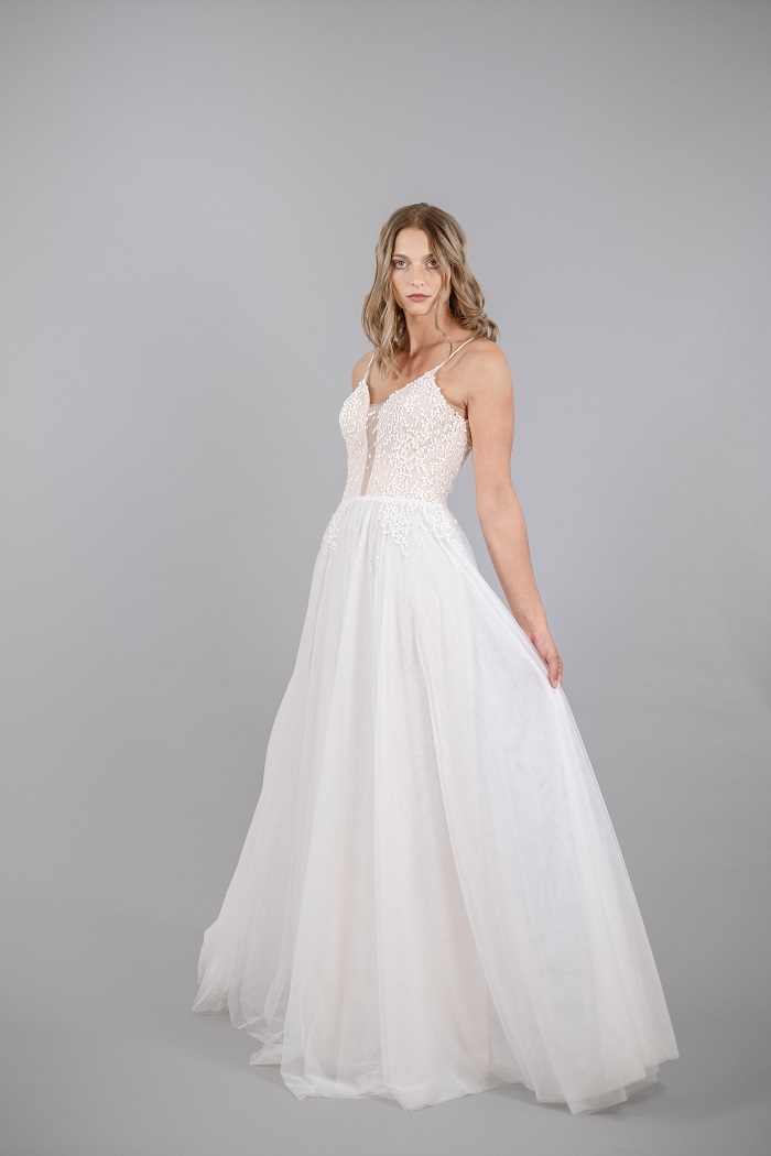 thereseundluise-brautkleid-2023-corsage-tüllrock-stickerei-punkte-13 thereseundluise-brautkleid-2023-mit-corsage-spaghettiträger-tüll-