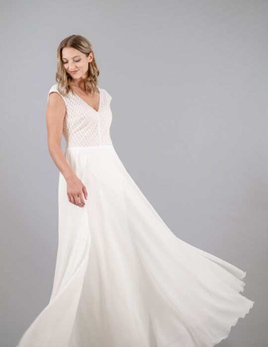 thereseundluise-brautkleid-2023-schlicht-v-ausschnitt